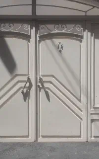 درب حیاط وباغ بسیار سنگین