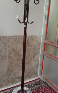 جالباسی فلزی پایه دار