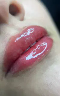 مدل برای شیدینگ لب