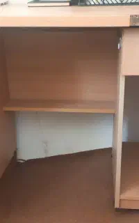 میز تحریر و کامپیوتر