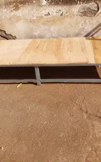 تخت فلزی