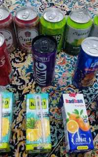 تعدادی نوشابه بطری،قوطی،دلستر،آبمیوه قوطی. پاکتی