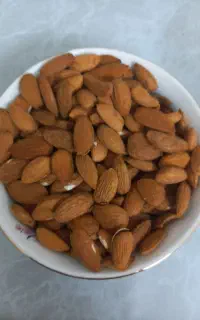 مغز‌بادام‌شیرین