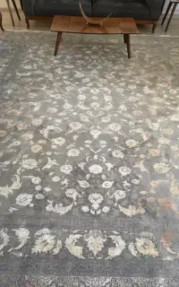 فرش ۶ متره در حد نو کاملا سالم رنگ طوسی و کرم