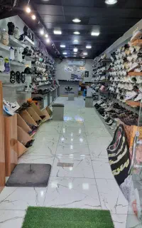 دکور کامل مغازه کیف و کفش و کتونی شیک و خفن