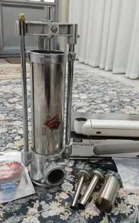۱دستگاه سوسیس پر کن ۲دستگاه وکیوم
