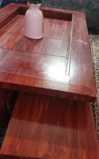 میز و ۴ عدد عسلی خوشرنگ و بدون شکستگی