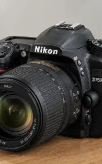 دوربین نیکون D7500
