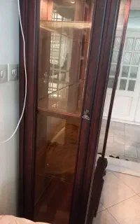 ویترین چوبی با چراغ