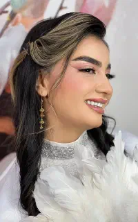 هنرجوی میکاپ و شنیون