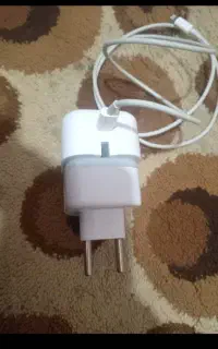 یک عدد شارژر نو