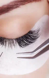 نیازمند مدل برای اکستیشن مژه