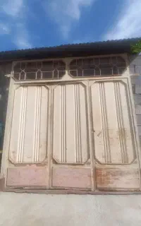 در حیاطی بزرگ