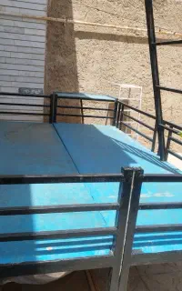 تخت آهنی
