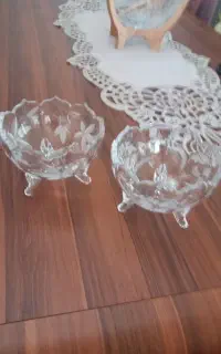 تعدادی طروف بلوری