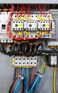 سیم کشی ، برقکاری و تعمیرات و نصب شیرالات آب و گاز