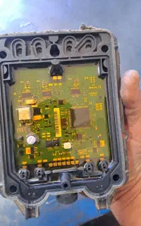 شاگرد در تعمیرات EBSکامیون