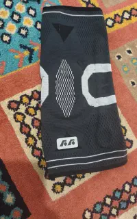 دوبنده و کفش و زانو بند کشتی