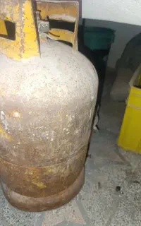 سه عدد کپسول گاز