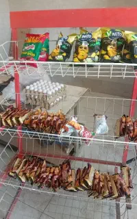 یک عدد استند چرخ دار
