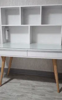 میز تحریر کم جا