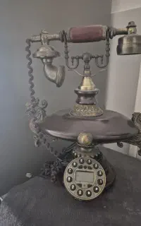 تلفن سنتی قدیمی
