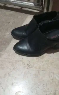 کفش نیم بوت کفش سفید سایز 38قیمت 200ت