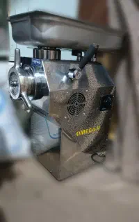 چرخ گوشت صنعتی گیربکسی ۳۲ امگا