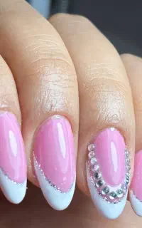 خدمات کاشت ناخن با ده سال سابقه (چهار راه لاله فجر