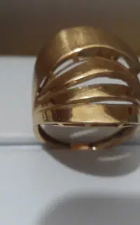انگشتر در حد نو برابر تابلو