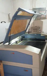 دستگاه لیزر