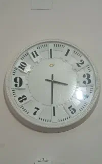 ساعت دیواری بزرگ سفید و مشکی