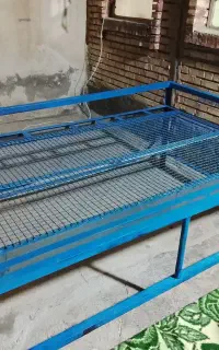 تخت آهنی