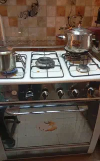 فروش یک عدد اجاق گاز ۵ شعله  کمد دار طرح فر