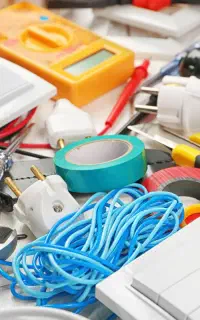 نیازمند فروشنده کالای برق و ابزار