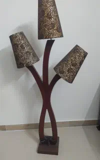 آباژور ایستاده