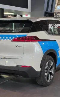 راننده با خودرو شاسی بلند آماده همکاری