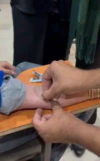 انواع تزریقات وصل سرم بخیه و پانسمان و خونگیری
