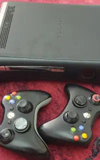 xbox360 با هارد ۱۲۰ گیگ   ۲ دسته با بازی