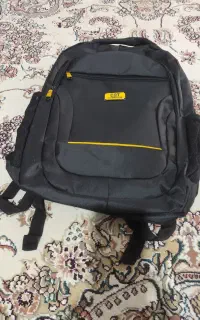 1 عدد شال مشکی3 عدد رنگی نو و دو عدد کیف نو