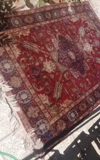 فرش قرمز