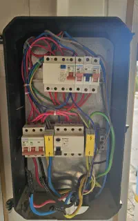 مونتاژ و تعمیر تابلو برق