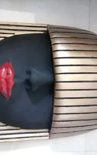 مجسمه ی دیوار کوب