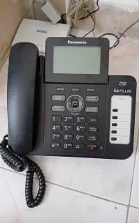 یه خط تلفن ثابت در پردیس فروشی