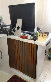 میز تحریر و کامپیوتر