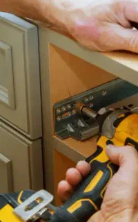 تعمیرات کابینت دکوراسیون چوب و mdf و...