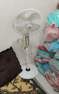 خاک اندازبادبزن پلاستیکی
