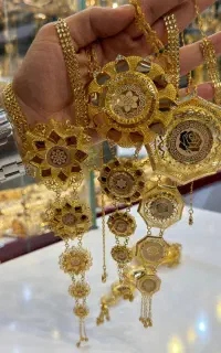 گردنبند اماراتی ((فقط ۶ درصد بالای تابلو ))