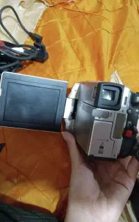 دوربین فیلم و عکاسی بسیار نو و تمیز ۲ سال کار کرد