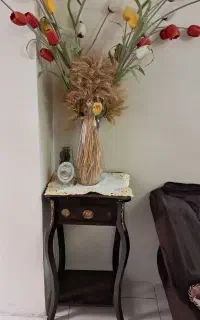 میز تلفن و گلدان